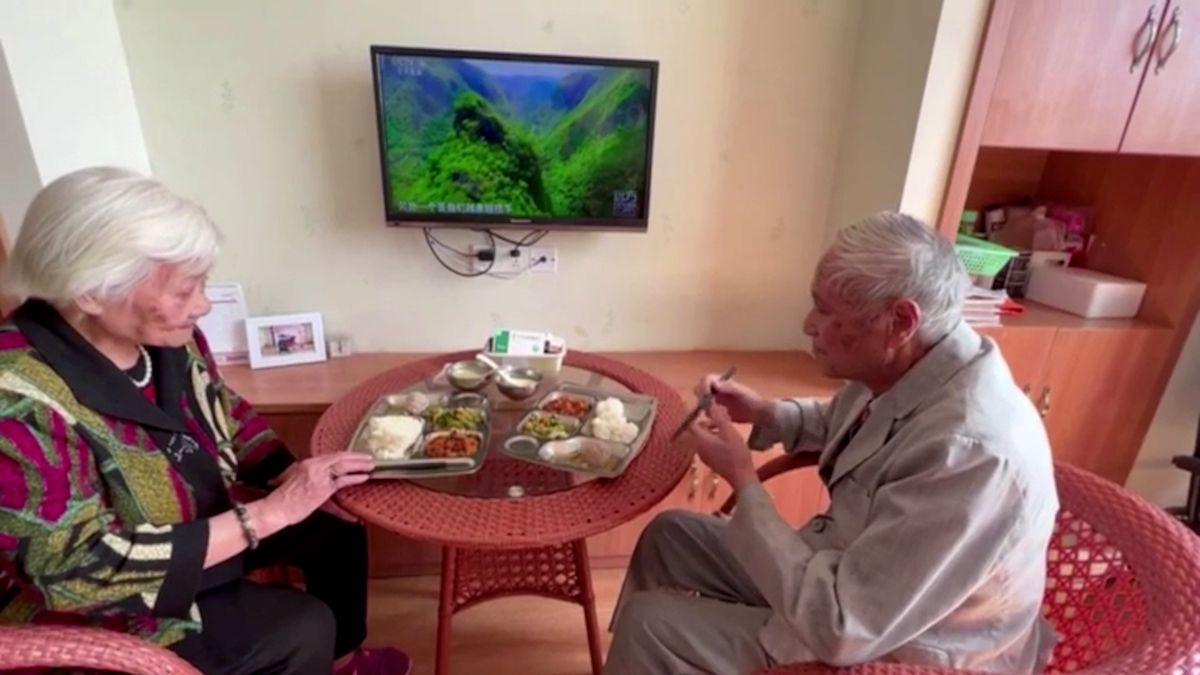 Stará láska nerezaví. Číňané uzavřeli sňatek po šedesáti letech odloučení